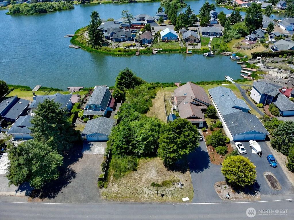 417 Duck Lake Drive Se, Ocean Shores