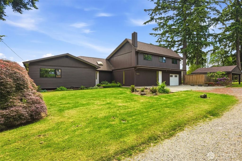 2406 Emerald Drive, Milton