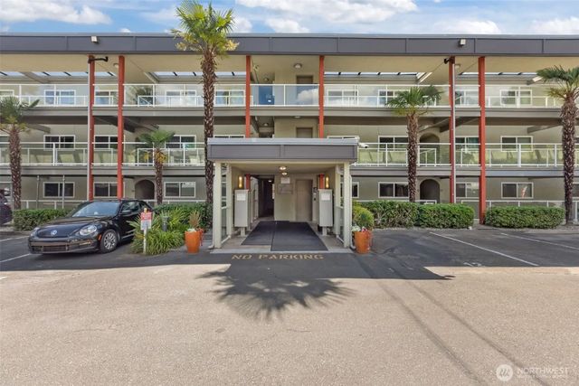 701 122nd Avenue Ne 205, Bellevue