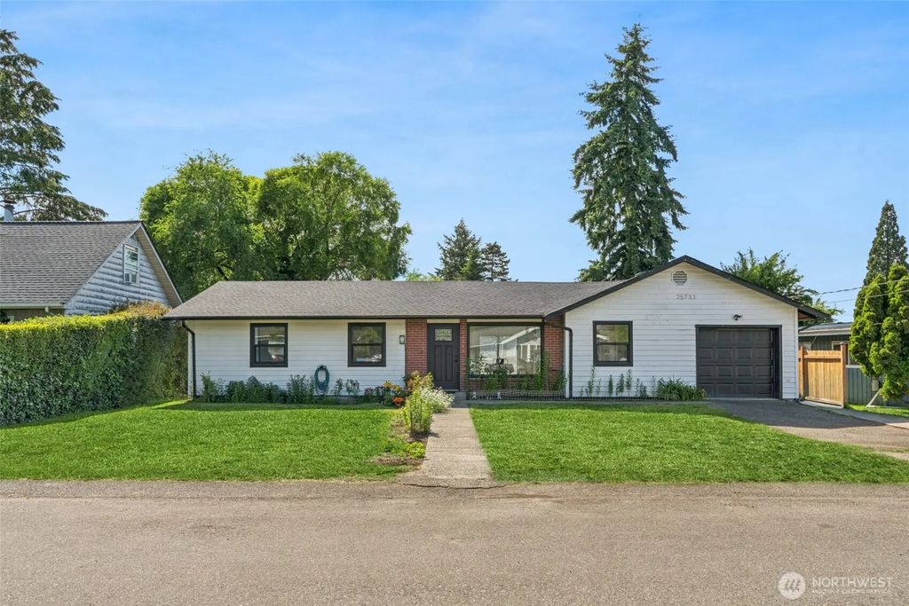 25733 19th Avenue S, Des Moines