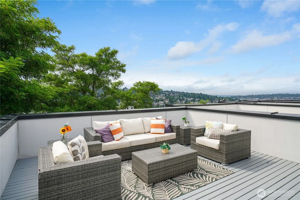2573 13th Avenue W, Seattle