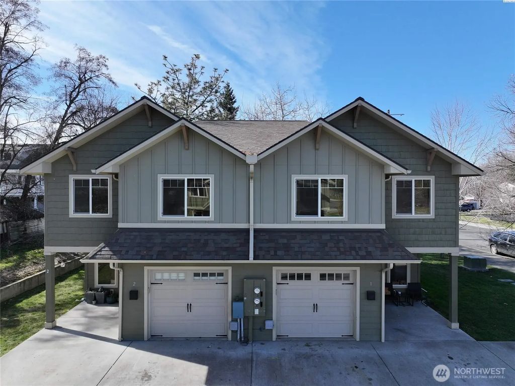 218 E Whitman Drive, College Place