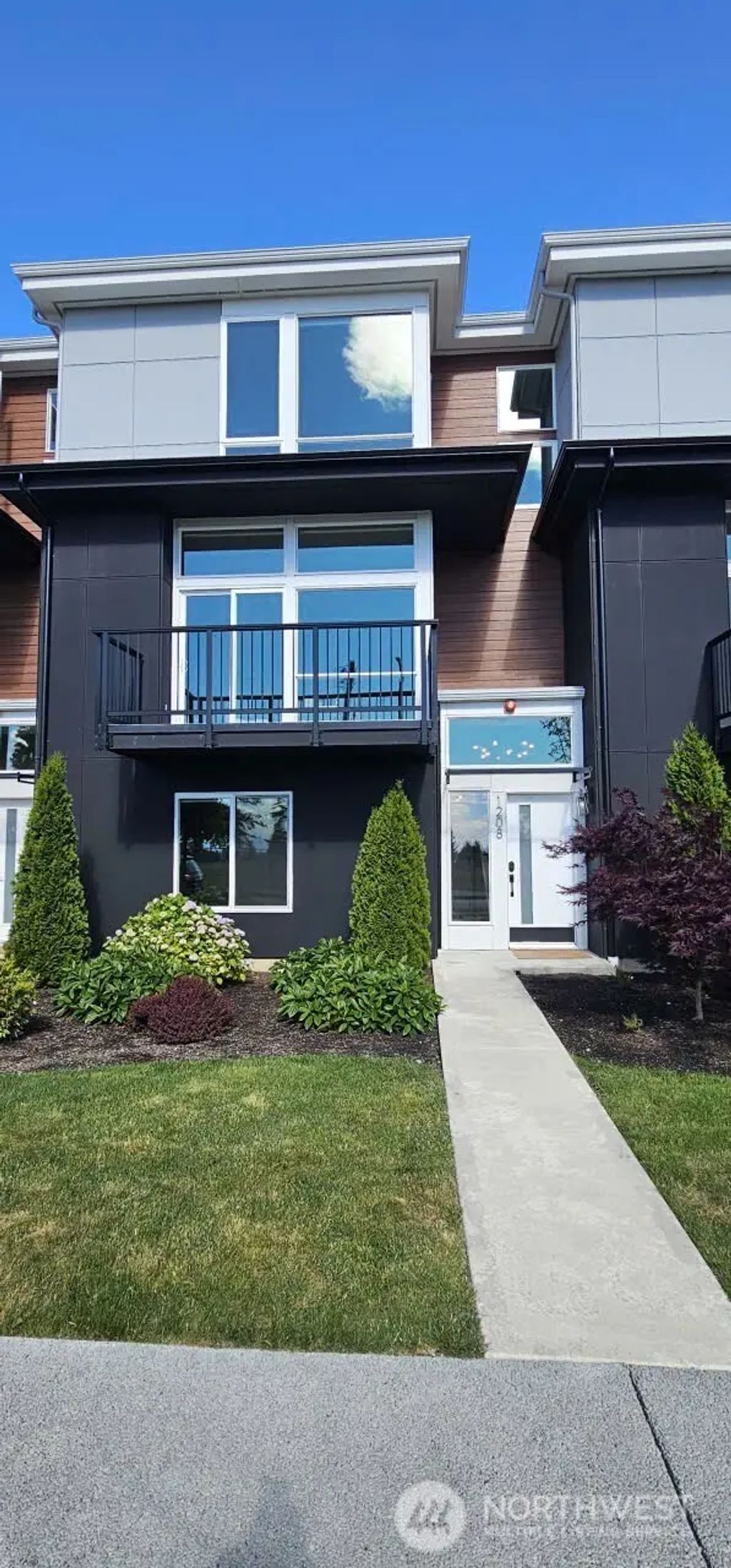 1208 Harrington Avenue Ne, Renton