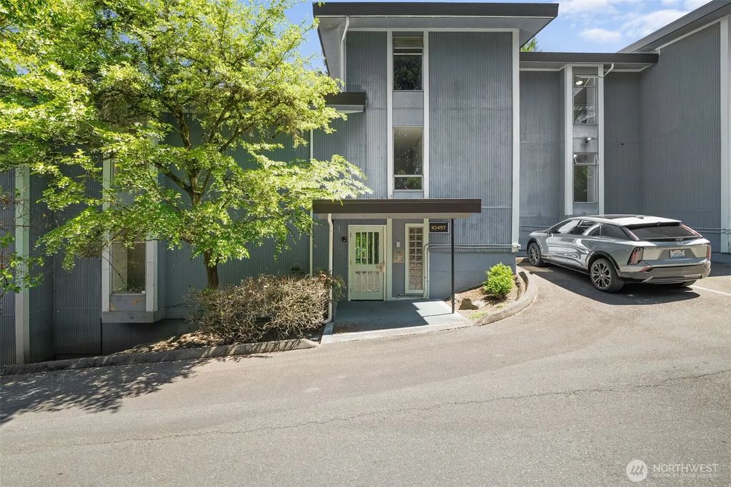 10459 Des Moines Memorial Dr S 303, Seattle