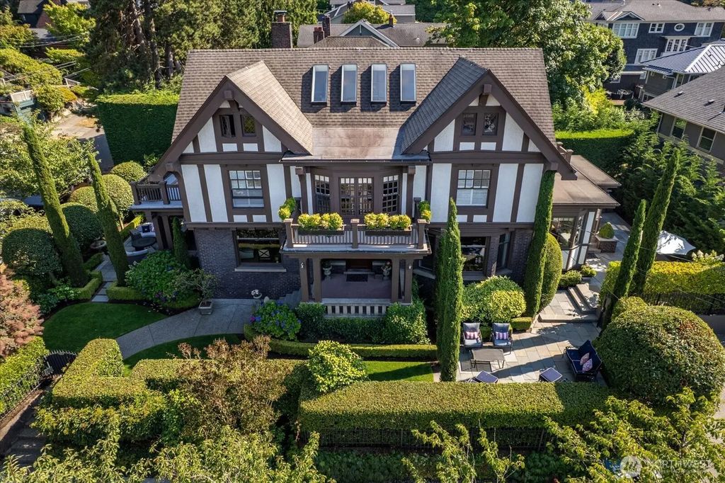 1215 E Lynn Street, Seattle
