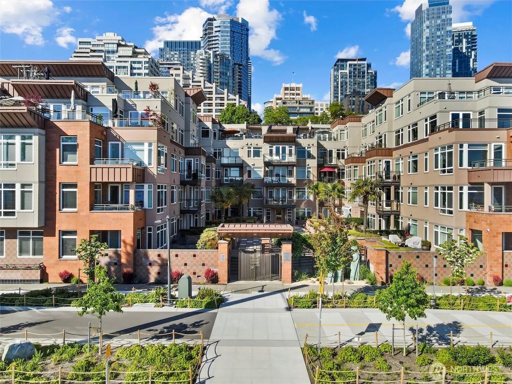 1950 Alaskan Way 422, Seattle