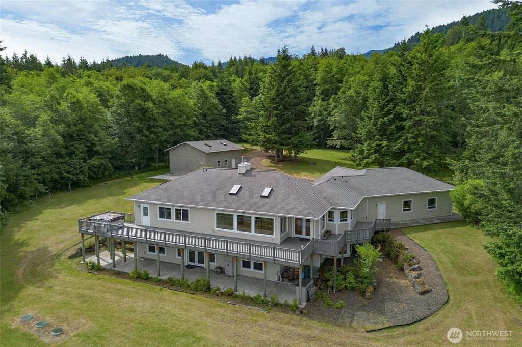 201 Karvellis Lane, Port Angeles