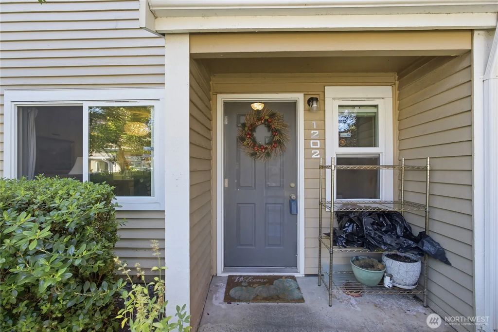 23707 13th Place S 1202, Des Moines