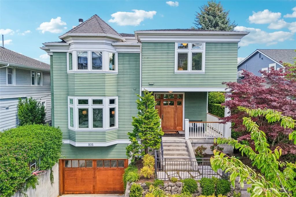 1616 Bigelow Avenue N, Seattle