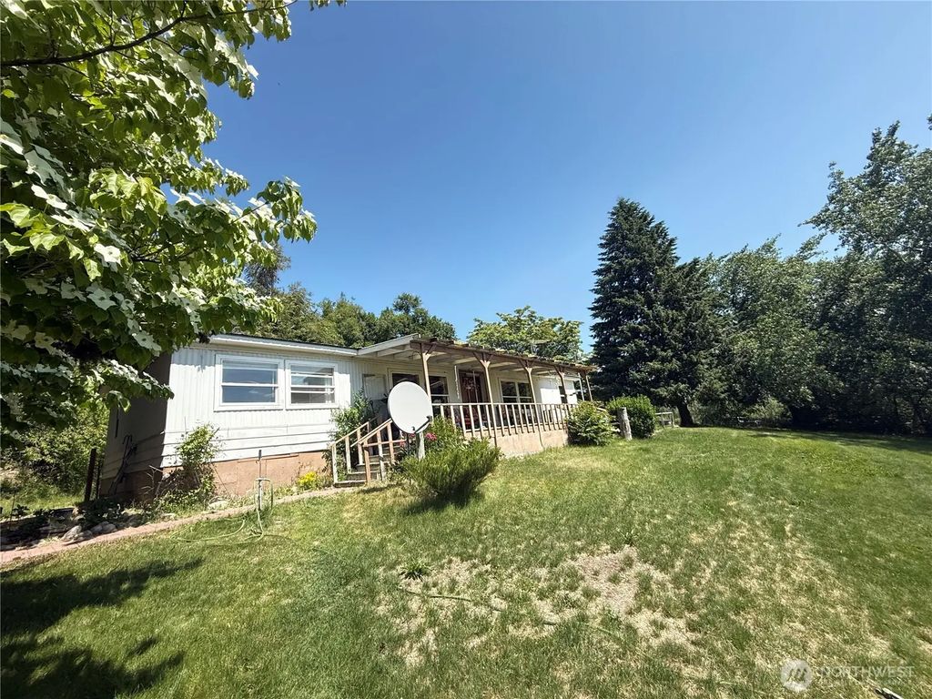 24 Hubbert Road, Omak