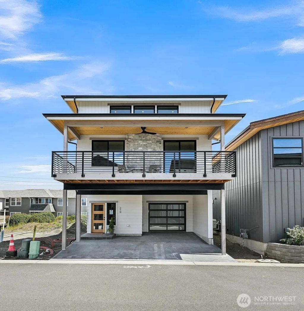 219 Skipping Stone Loop, Lynden