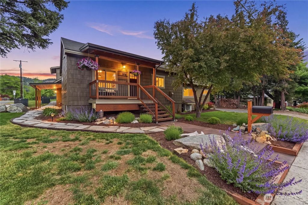 106 Evans Street, Leavenworth