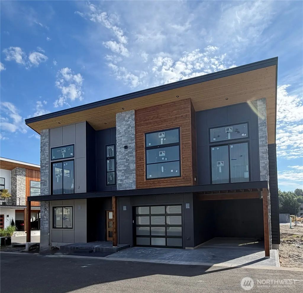 202 Skipping Stone Loop, Lynden