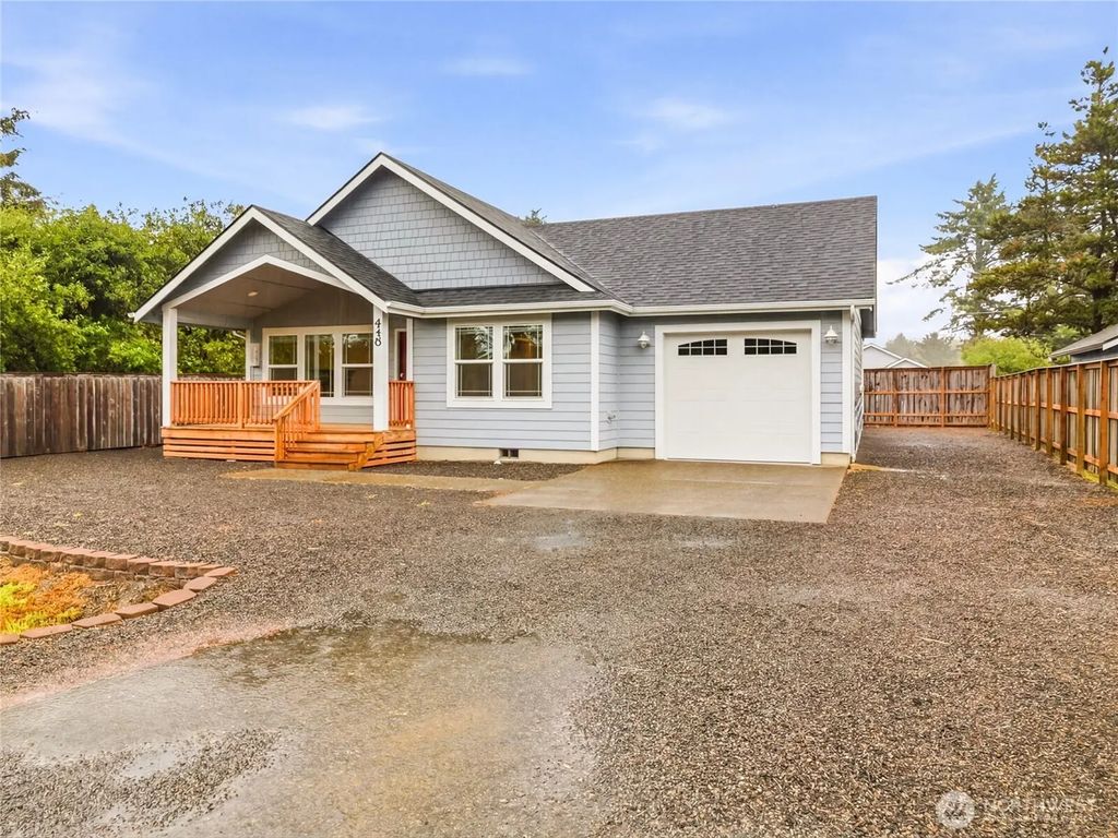 410 Ensign Avenue Nw, Ocean Shores
