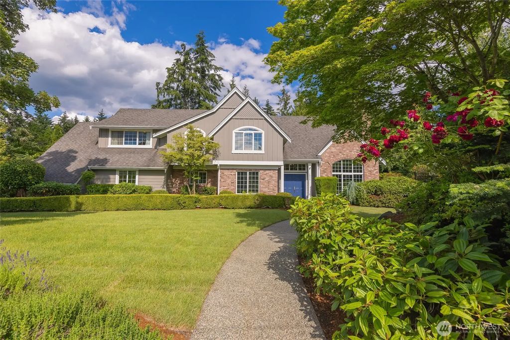 1032 84th Avenue Ne, Medina