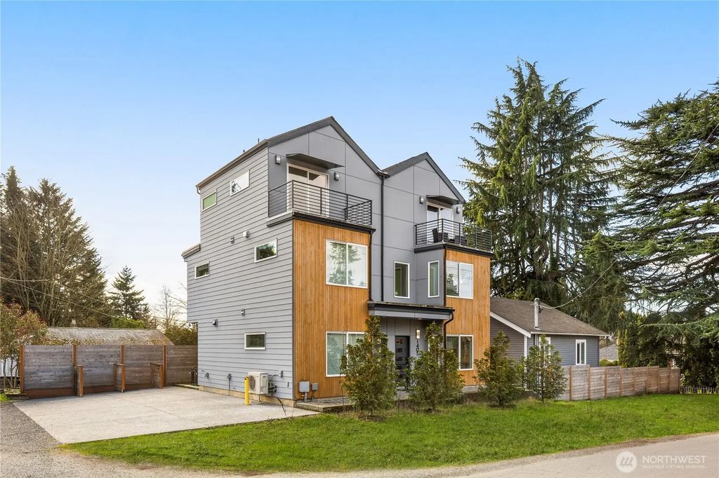 1407 N 103rd Street, Seattle
