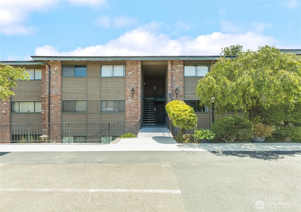 13558 37th Avenue S 21, Tukwila