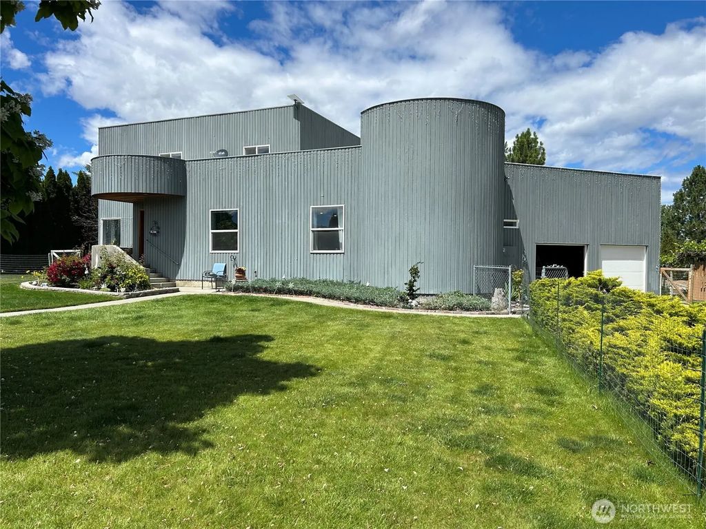 36 River Overlook Street, Omak