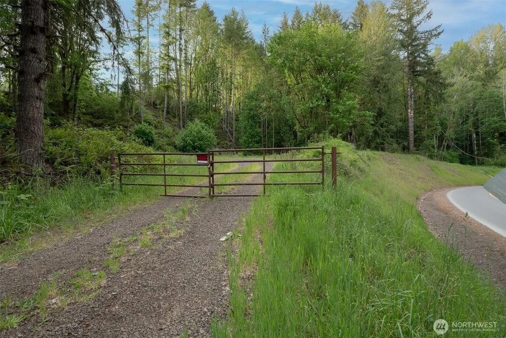 375 N Goble Creek Road, Kelso