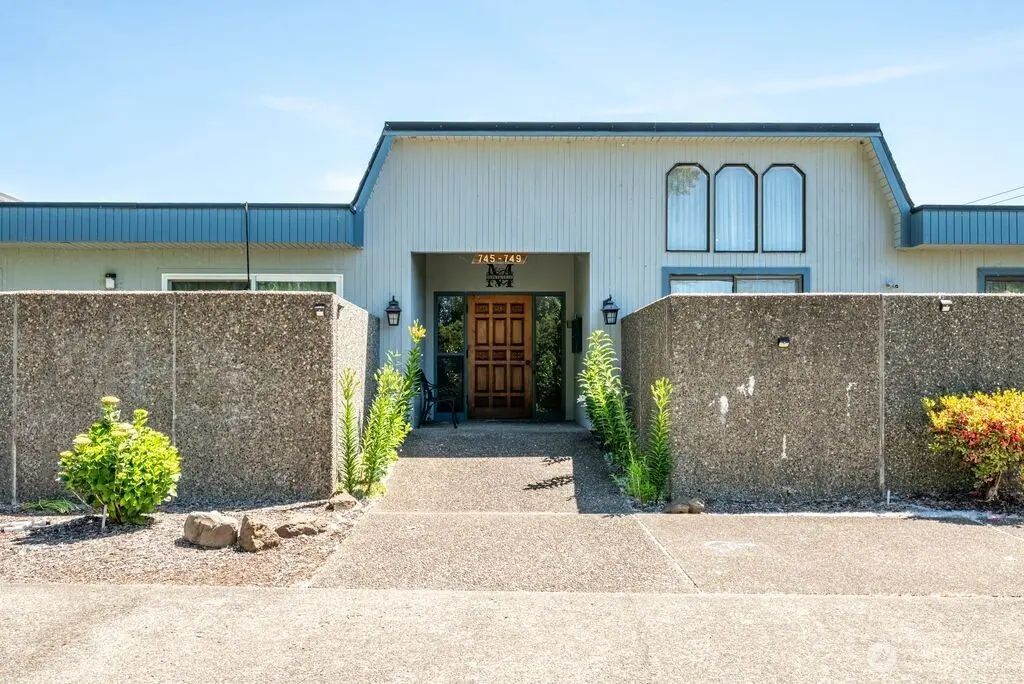 745 Marine View Drive, Longview