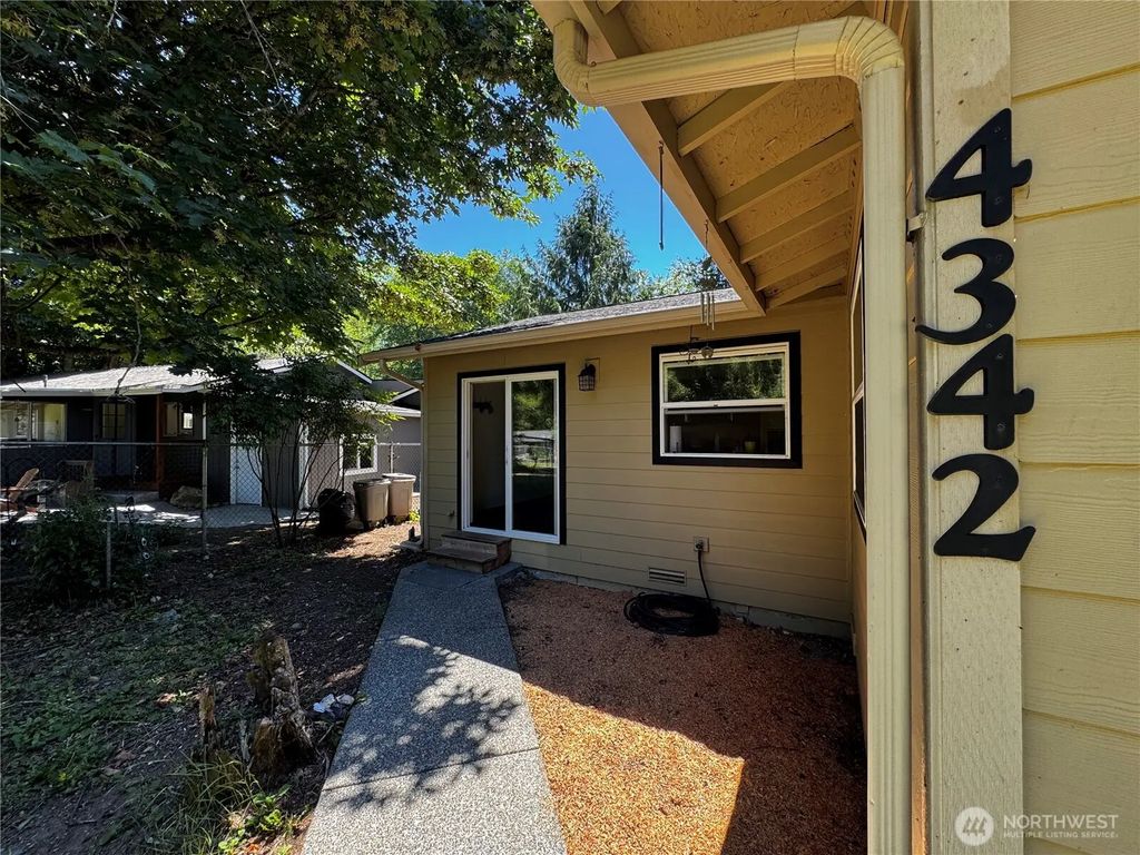 4342 Herring Street, Langley