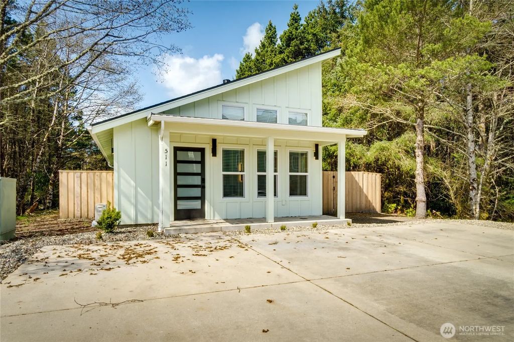 511 Ocean Beach Boulevard S, Long Beach