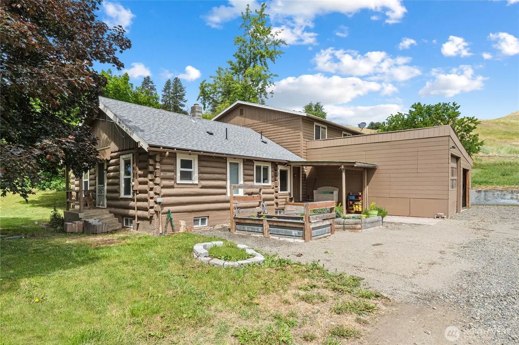 4925 Melin Road, Hunters
