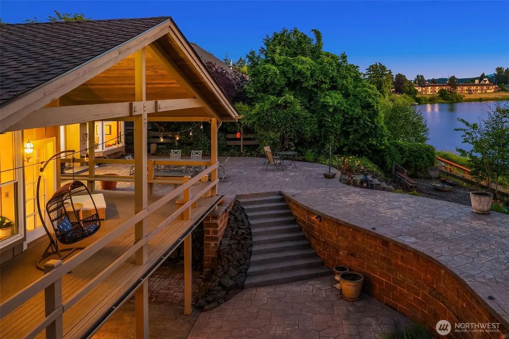 405 Lakeshore Drive, Centralia
