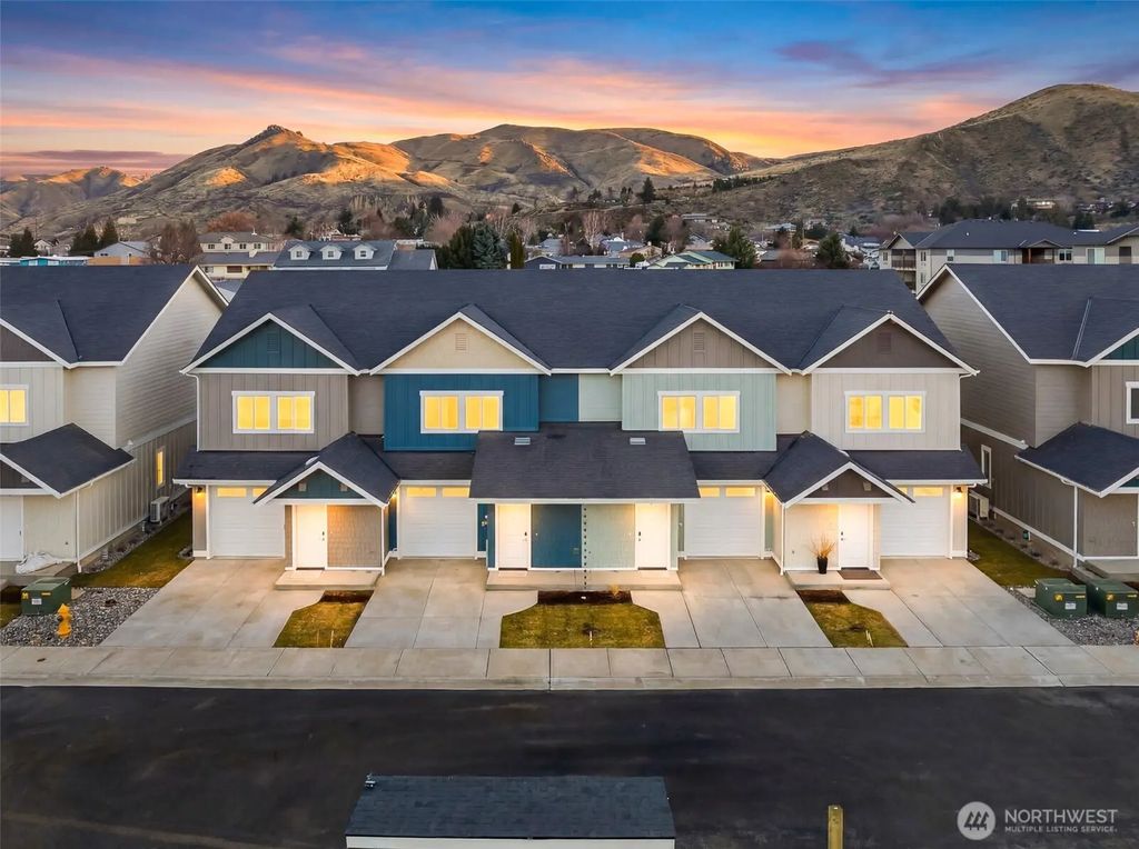 1075 Red Apple Road E18, Wenatchee