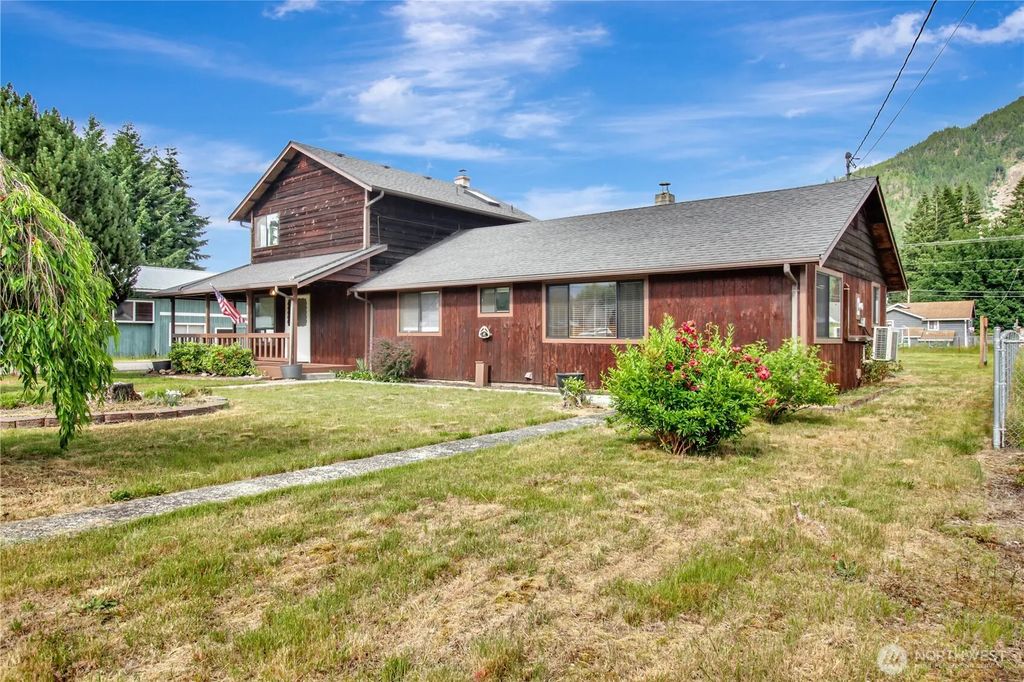 930 Commercial Avenue, Darrington