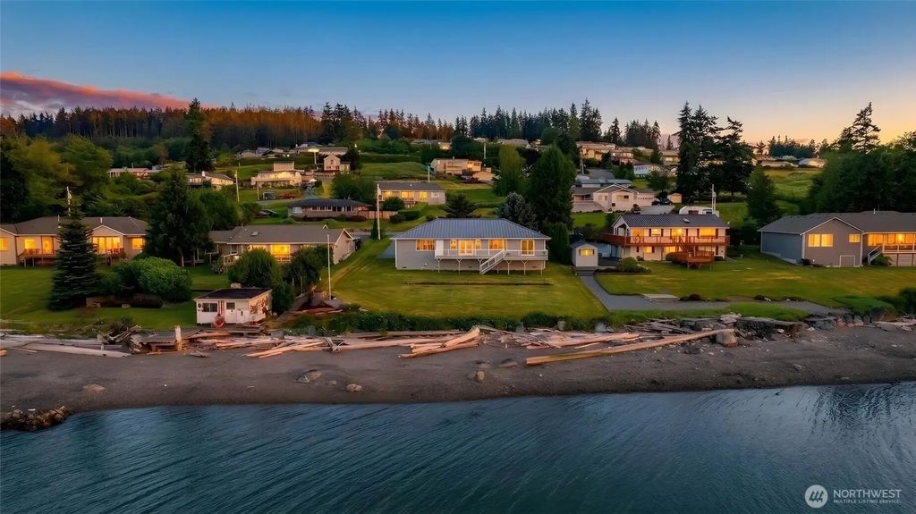 639 E Beacon View Drive, Oak Harbor