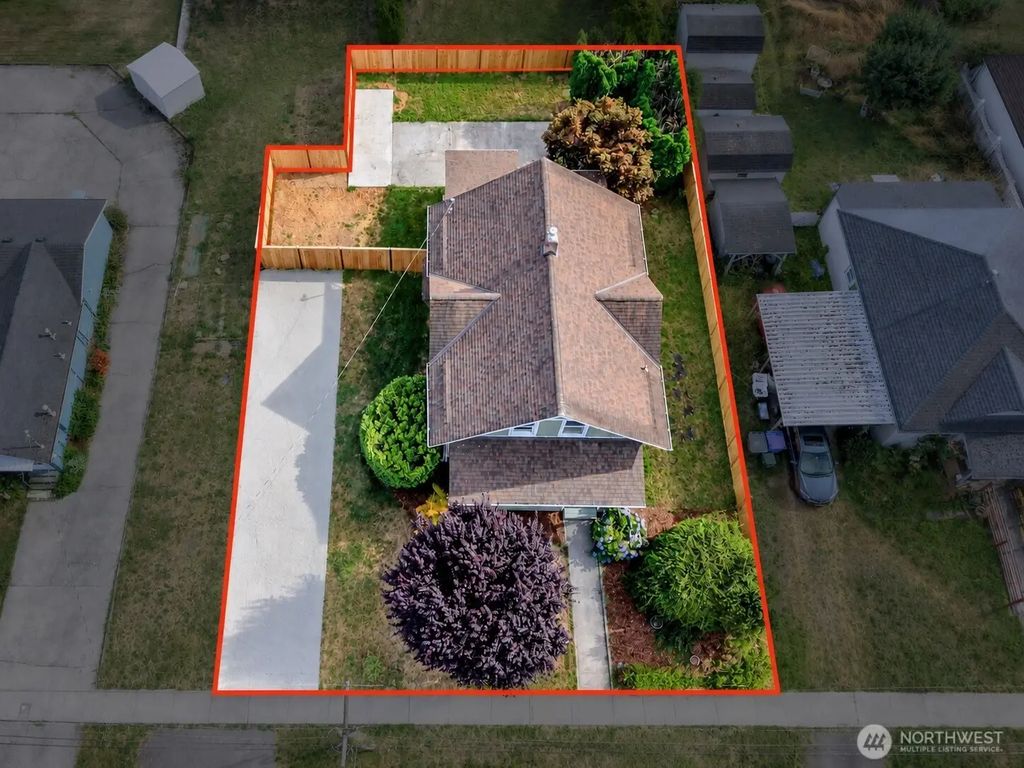 1118 Thompson Street, Sumner