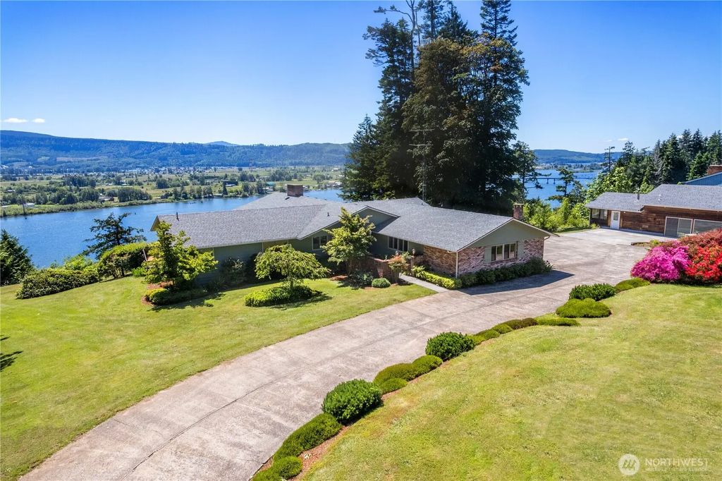 18 Island View Lane, Cathlamet