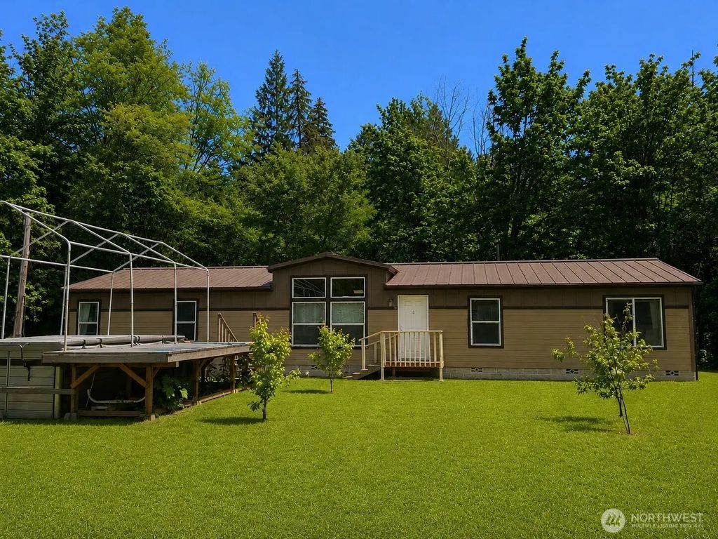 1611 E North Bay Road, Allyn