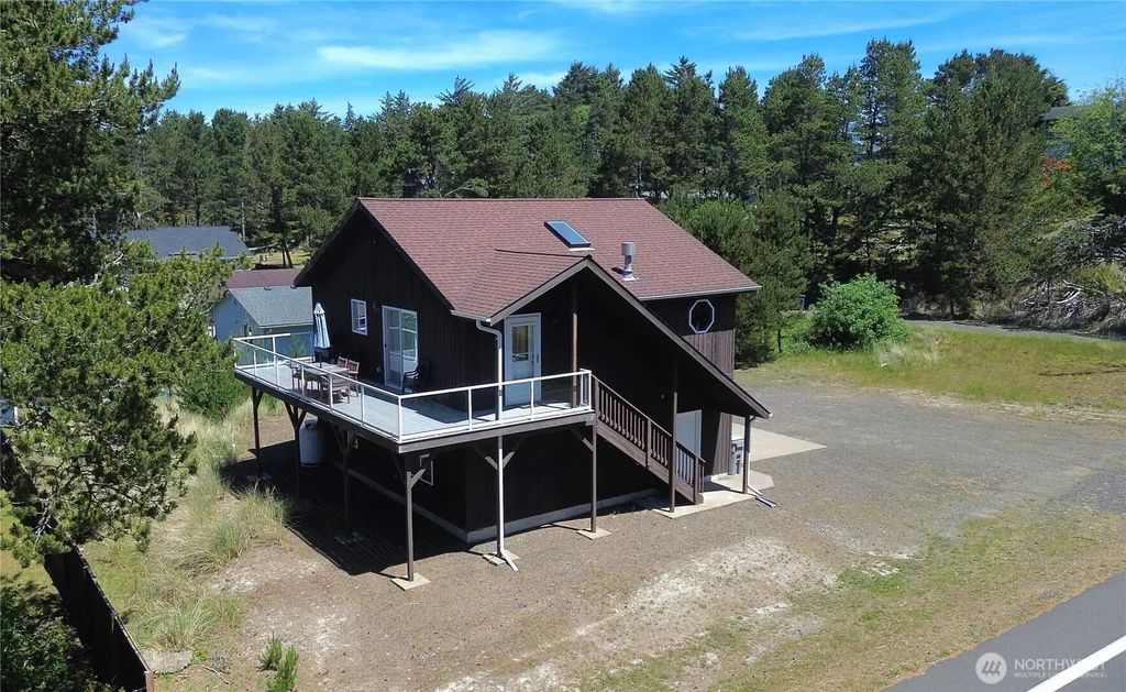 1040 W Hancock Avenue, Westport