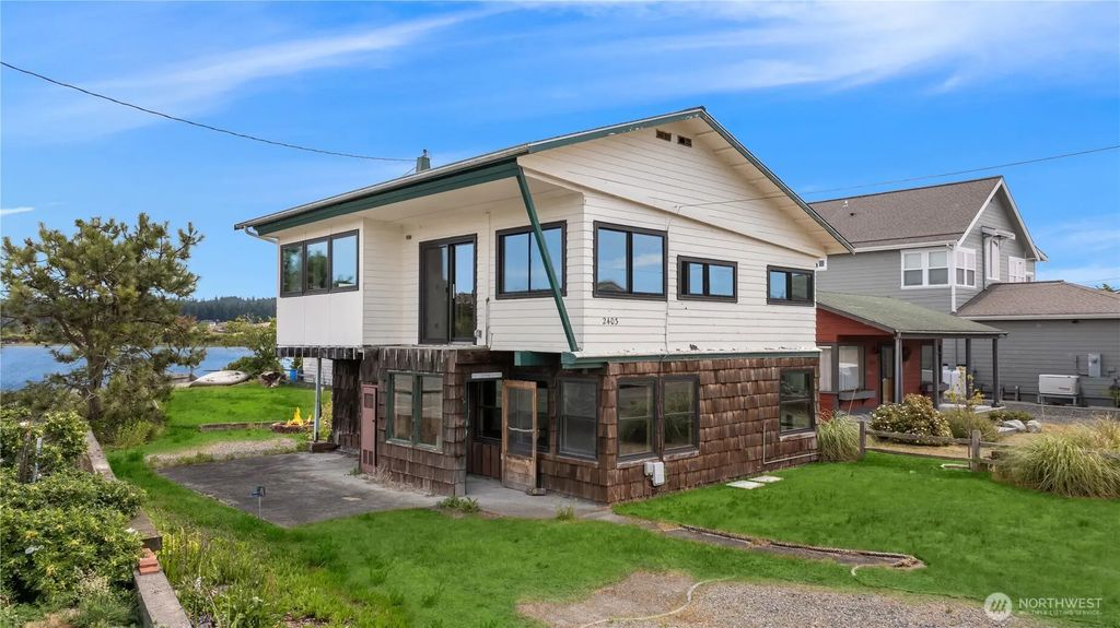 2403 Sunlight Beach Road, Clinton