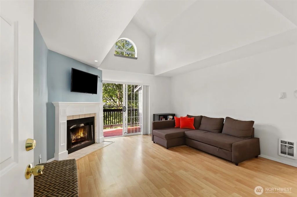 22810 30th Avenue S B302, Des Moines
