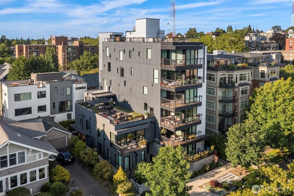 210 W Comstock Street 301, Seattle