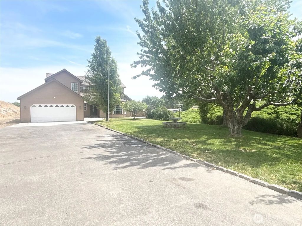 2261 Pleasant Hill Road, Selah