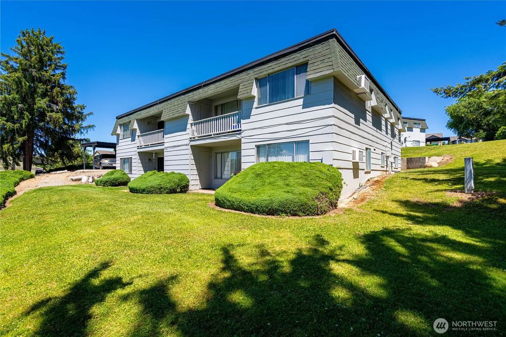 933 N Baker Avenue 1-16, East Wenatchee