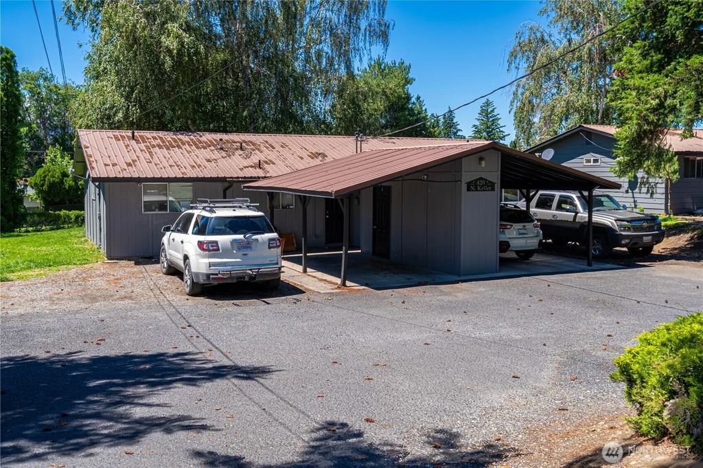 420 N Keller Avenue A & B, East Wenatchee
