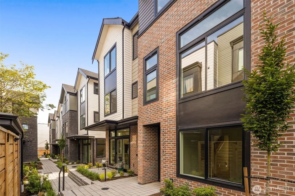 8323 A 12th Avenue Nw, Seattle