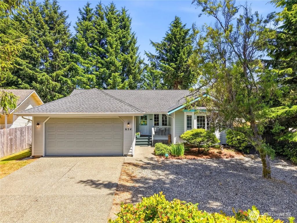 654 Woodland Loop Ne, Ocean Shores