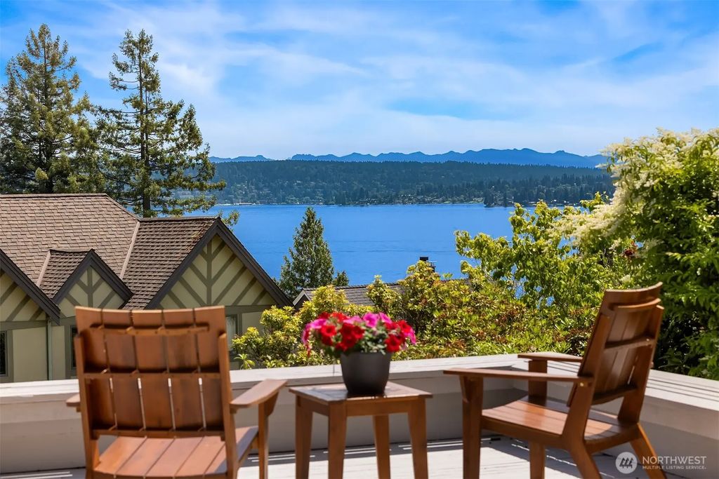 4529 E Laurel Drive Ne, Seattle