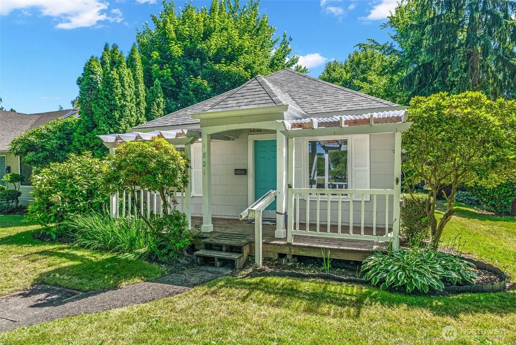 1821 Nichols Boulevard, Longview