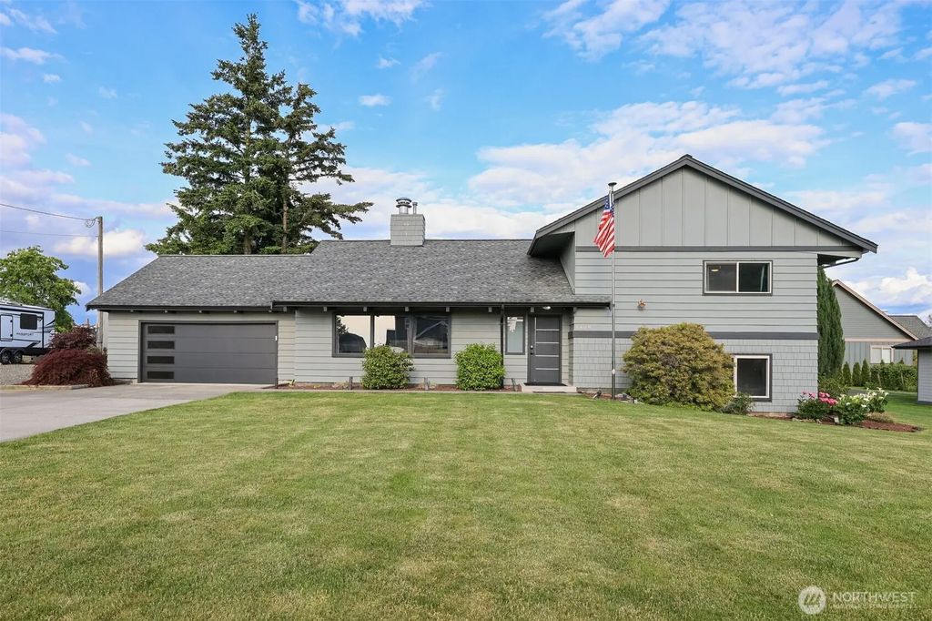 8808 Line Road, Lynden