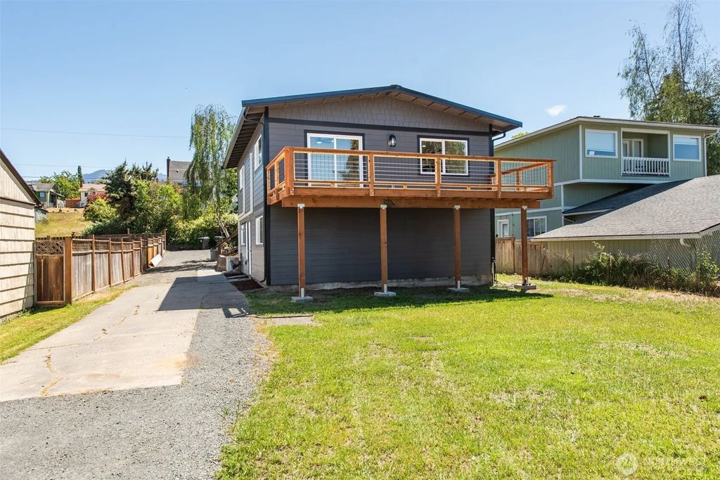 320 E Lopez Avenue, Port Angeles