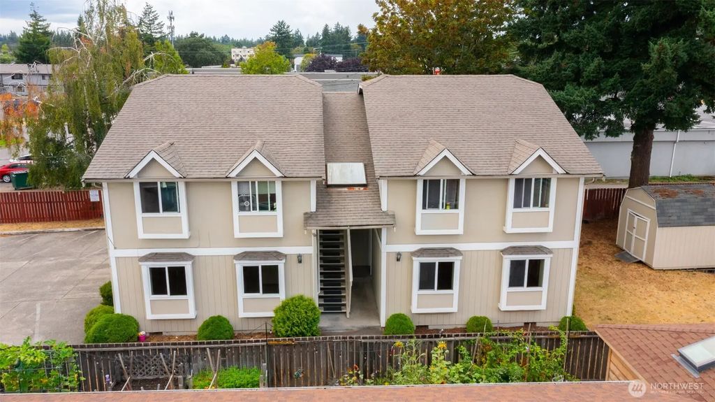5607 76th Street W, Lakewood