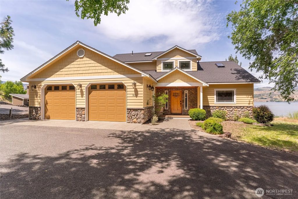 915 S Lakeshore Road, Chelan