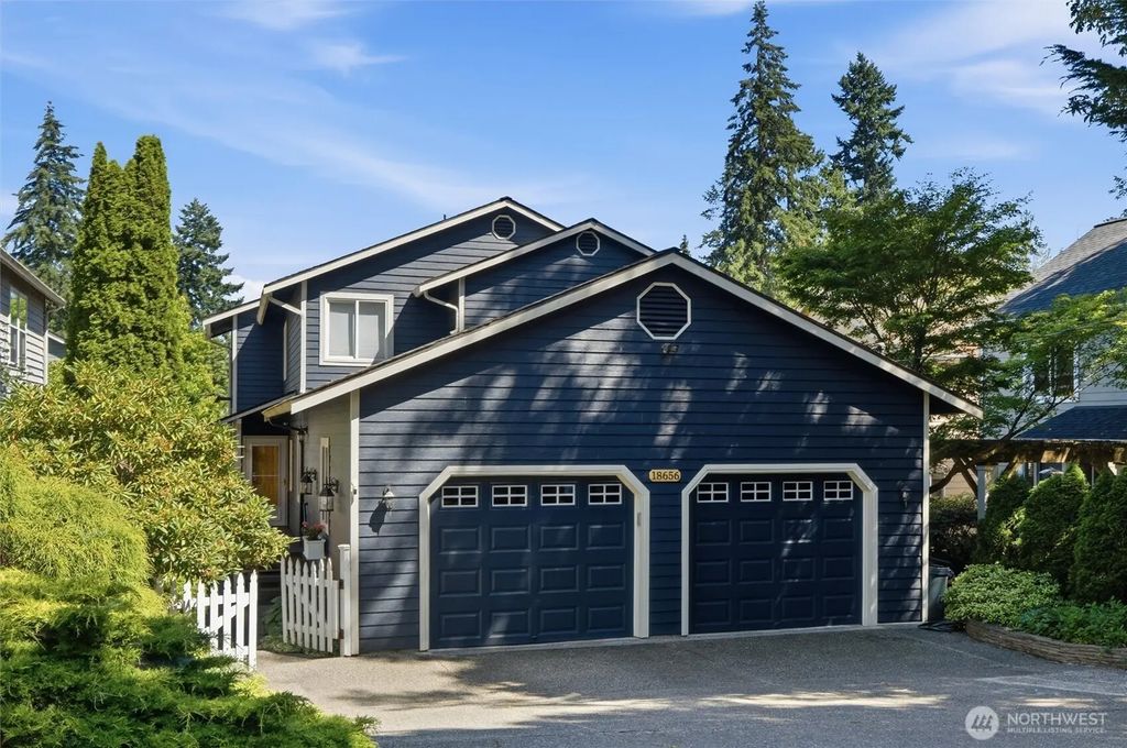 18656 4th Avenue Ne, Suquamish